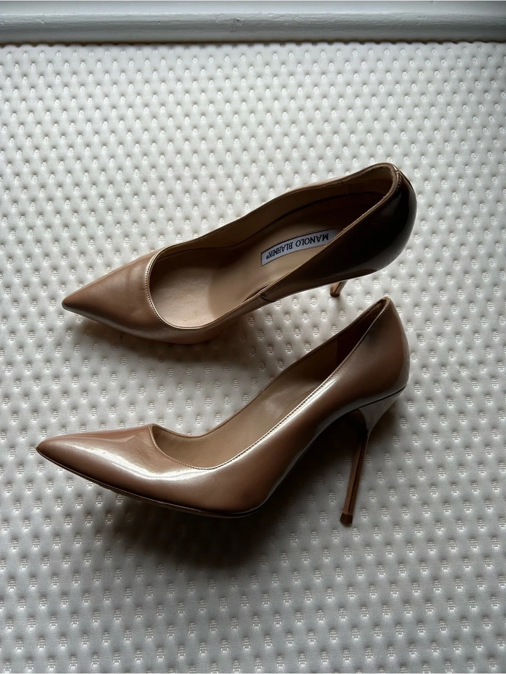Manolo Blahnik BB Patent 105 Beige Nude Pointed Toe Pumps IT 38 US 8